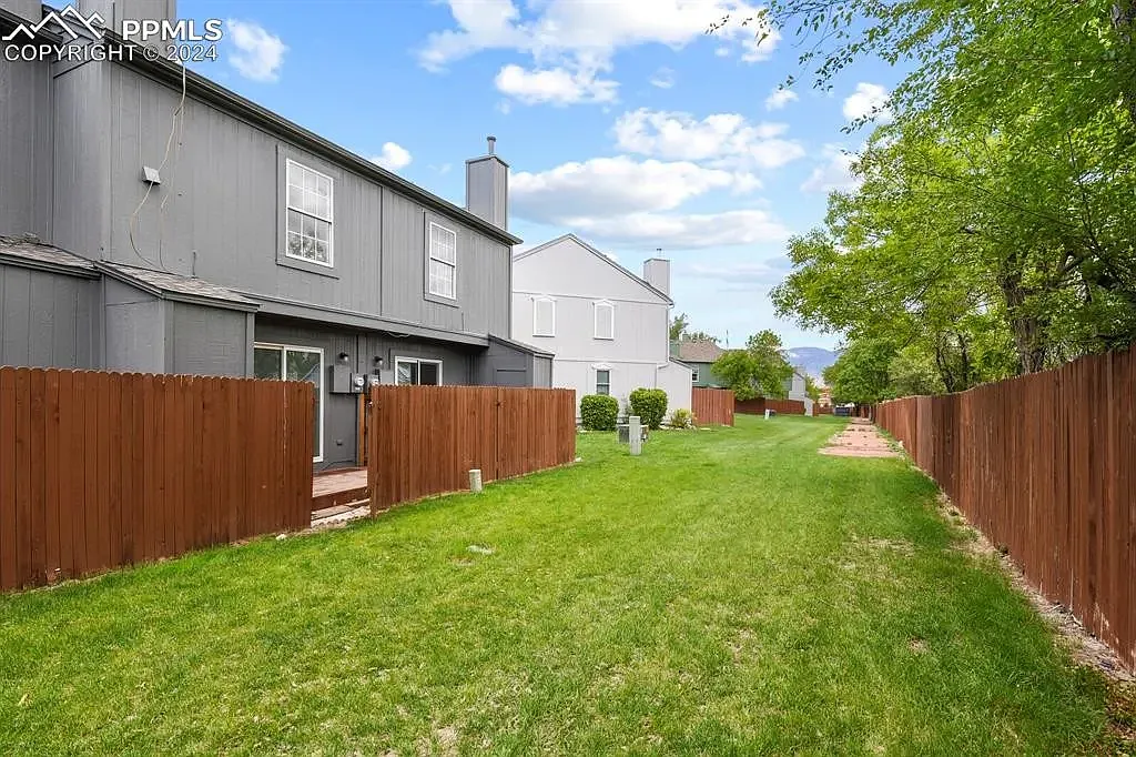 3 bed, 1233 sqft, $2,000 — Photo 4