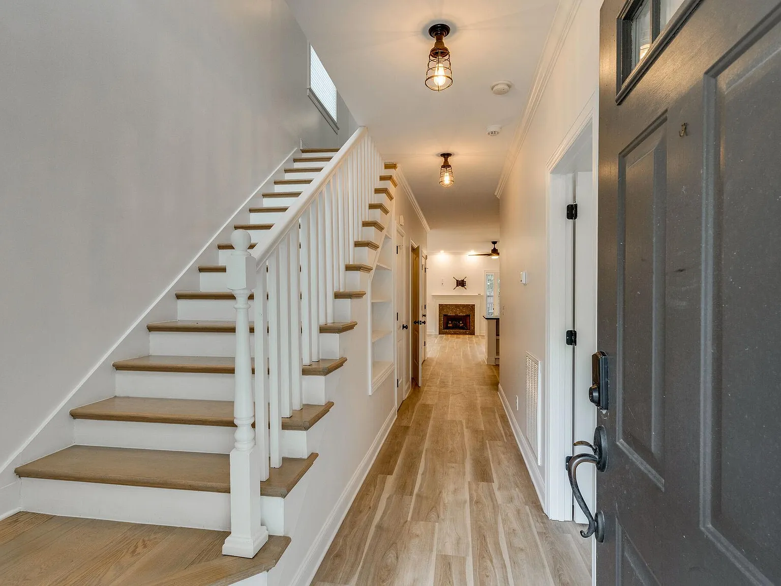 3 bed, 1927 sqft, $4,800 — Photo 4