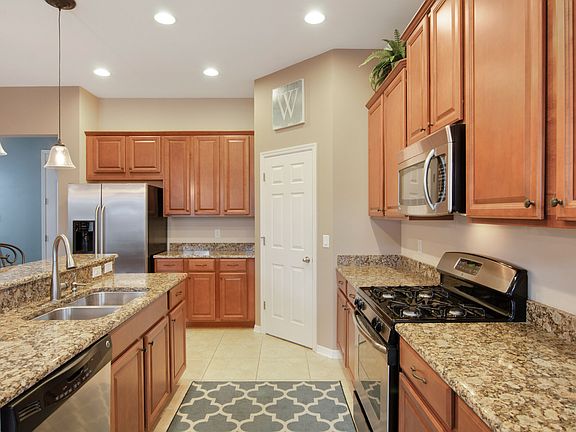 Gourmet Kitchen w/Stainless