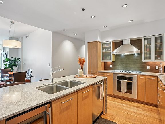 5th image of 1260 NW Naito Pkwy Unit 1003