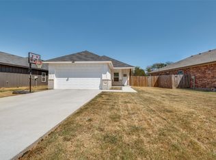 90 Tremont St, Cleburne, TX 76031