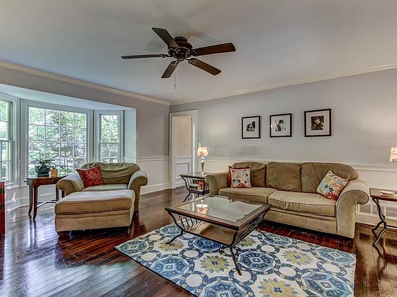 3rd image of 3770 Cliff Crest Dr SE
