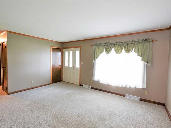 2nd image of 525 N Holly St