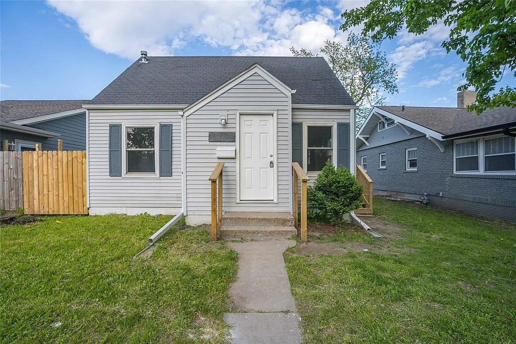 2 bed, 775 sqft, $1,300 — Photo 1