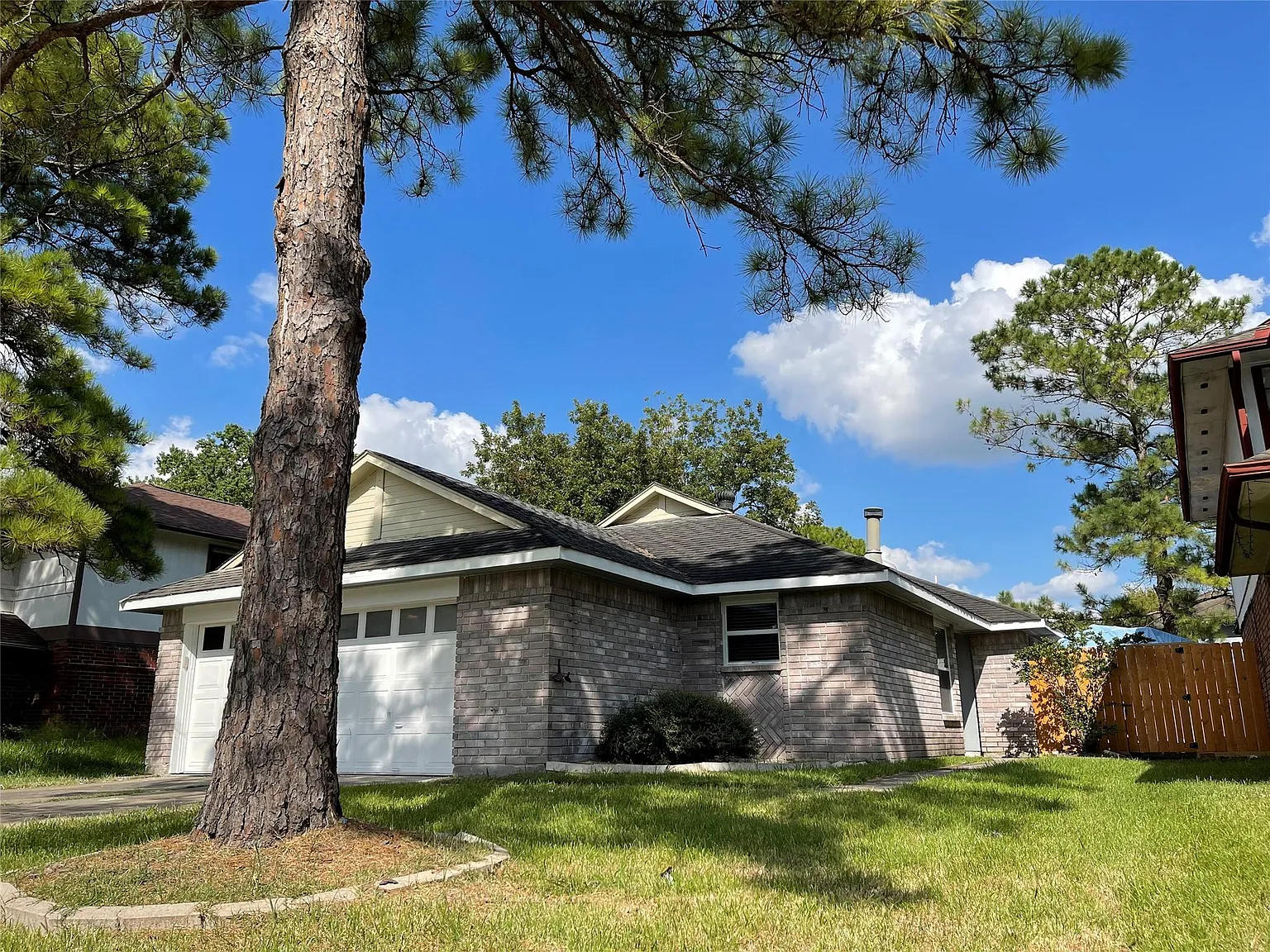 4 bed, 2.0 bath, 1663 sqft, $1,900 — Photo 1
