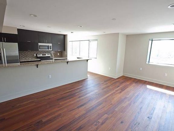 3rd image of 904 West Ave APT 209