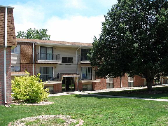 3rd image of 71-78 Villa Dr