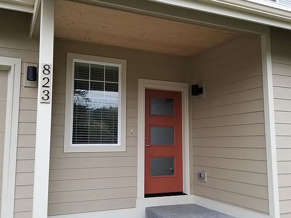 2nd image of 823 Pioneer St SW