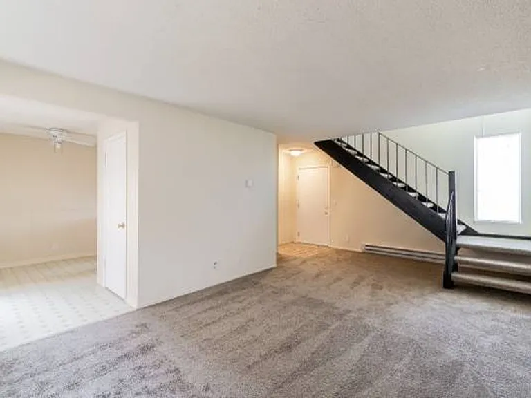 Menclair Apartments — Photo 7