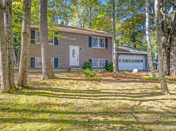 10 Wood Avenue, Topsham, ME 04086