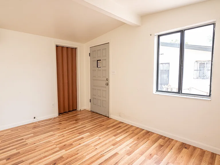 2506 E Seneca St — Photo 5