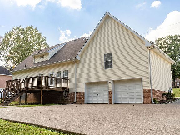 5th image of 106 Lone Oak Dr
