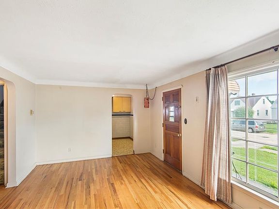 2nd image of 5507 Forest Ave