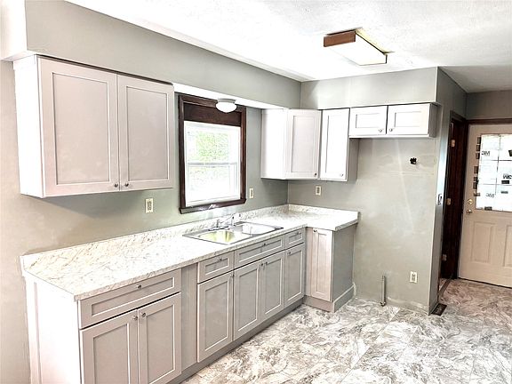 5th image of 2029 E 19th St