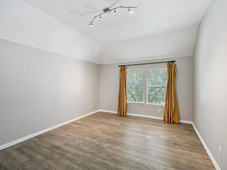 3201 Kent Dr — Photo 21