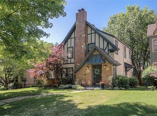 7 E 69th Ter, Kansas City, MO 64113