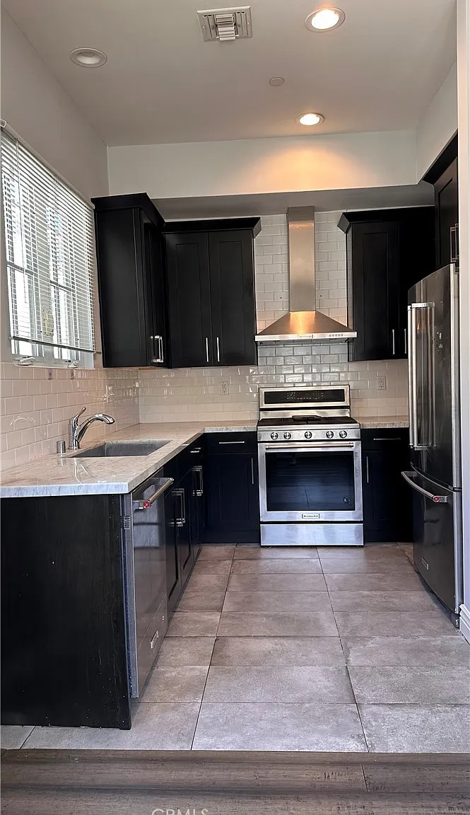 4 bed, 3.5 bath, 2000 sqft, $4,500 — Photo 3