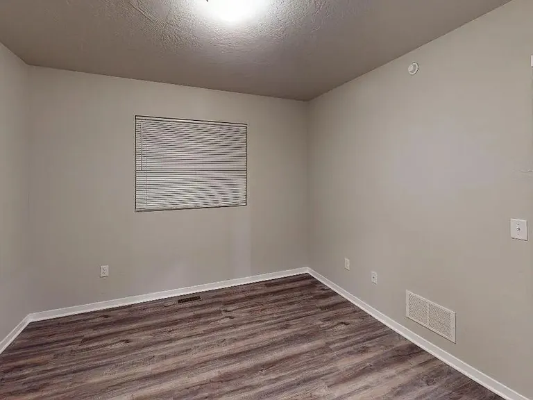 466 Constitution Blvd — Photo 5