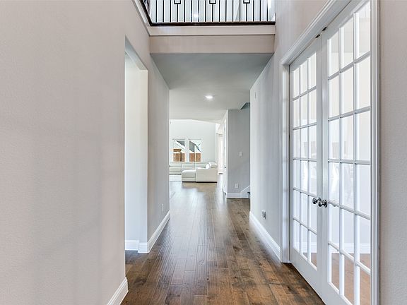 3rd image of 1609 Foxglove Ln