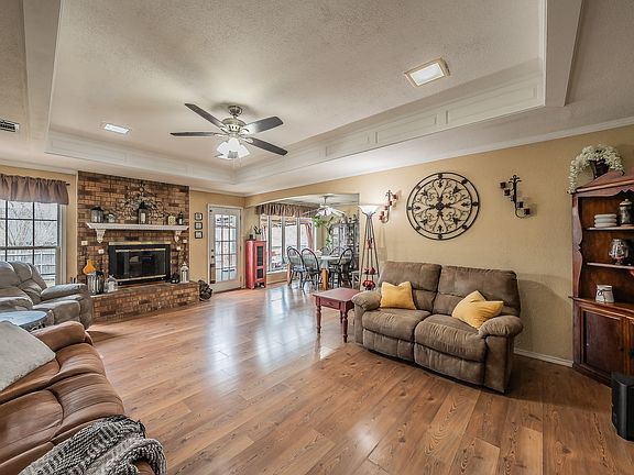 4th image of 748 Regency Dr