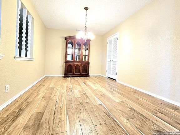 4th image of 13818 Pebble Walk