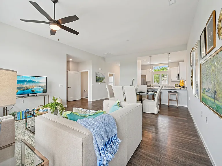 1 Bedroom | Living Room