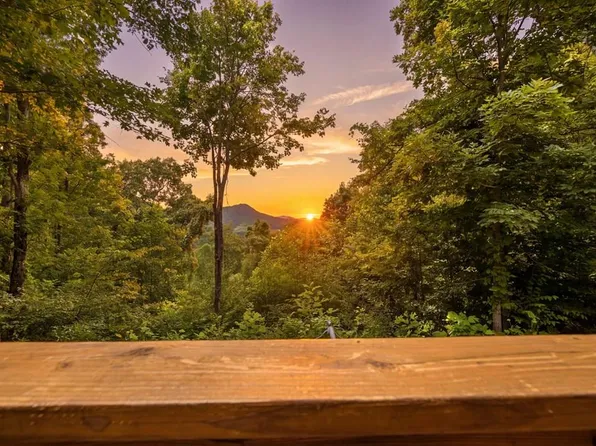 42 Mountain Creek Crossing Rd, Bryson City, NC 28713