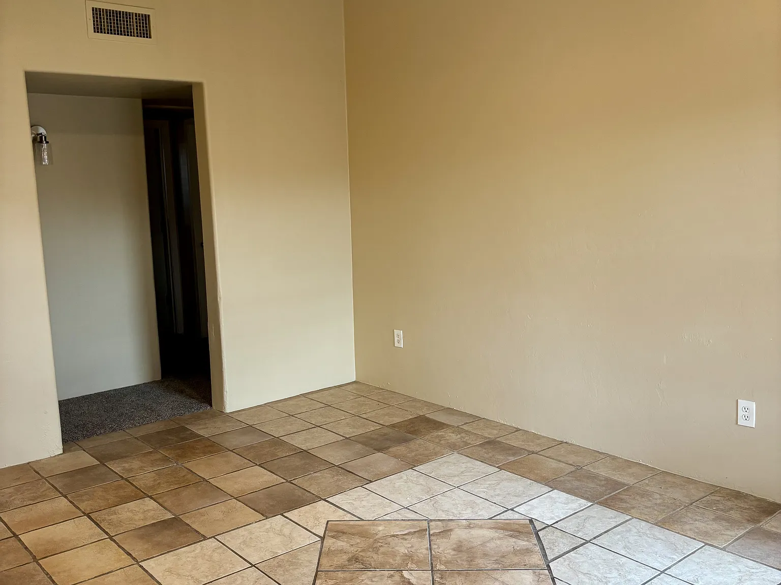 3 bed, 964 sqft, $1,750 — Photo 4