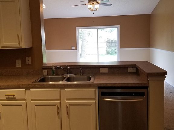 3rd image of 609 Saleta St