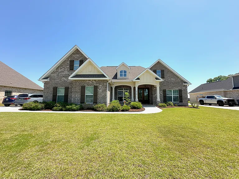 410 Stonegate Trl — Photo 1