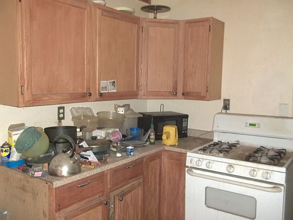 4th image of 2900 E 33rd St