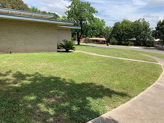 2nd image of 303 Rilla Vista Dr