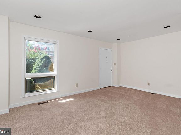 3rd image of 1212 Lovering Ave #121