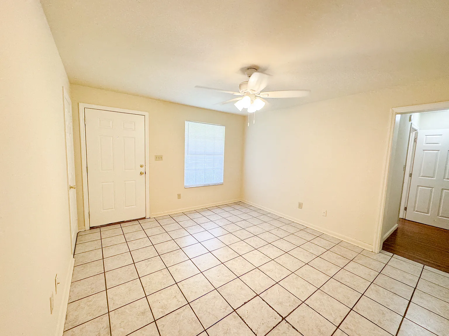 4 bed, 1109 sqft, $2,100 — Photo 3