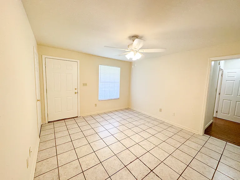 2203 Melanie Dr — Photo 3