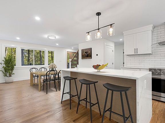 4th image of 241 Prospect St