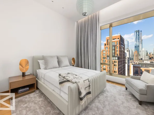 551 West 21st Street image 27 of 31