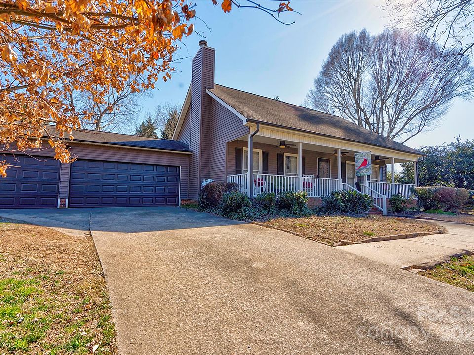 1st image of 210 Keltic Meadows Dr