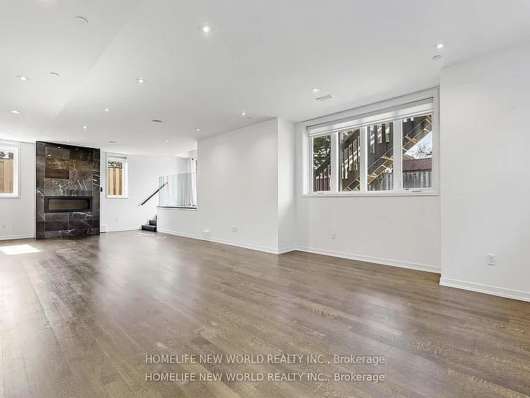 220 Roe Ave — Photo 22