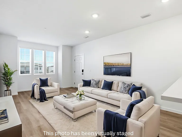 Venture Apartments — Photo 8