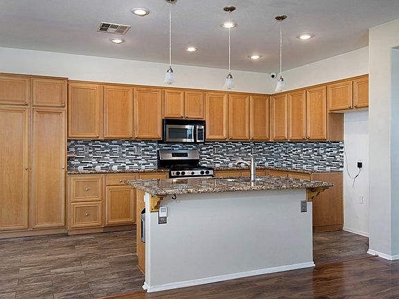 Kitchen with center island