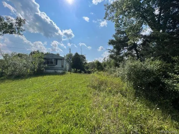 1111 Mary Lou Ln, Metamora, MI 48455