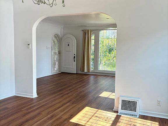 5th image of 819 N Detroit St #819