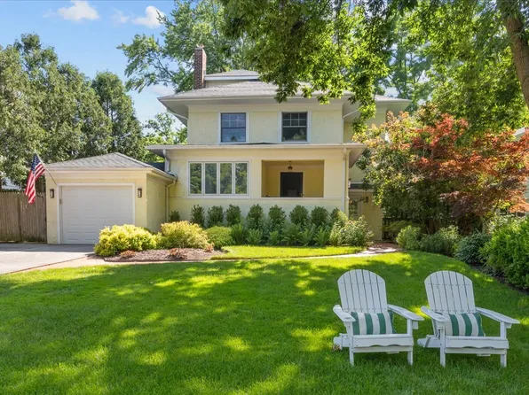 411 E Illinois Rd, Lake Forest, IL 60045