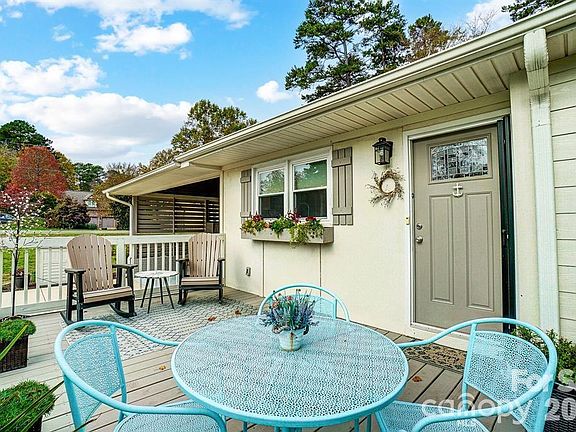 4th image of 9542 Riviera Dr