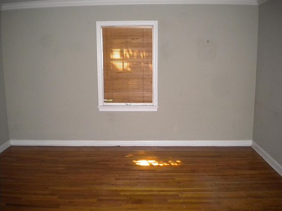 4th image of 3484 Fairmount Blvd
