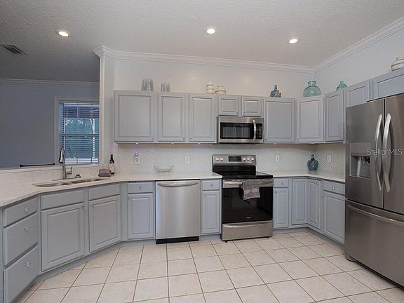 4th image of 409 W Holly Dr