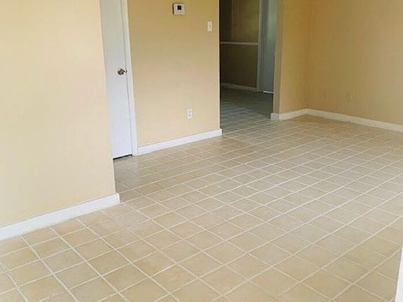 2nd image of 1021 Vigo Ave