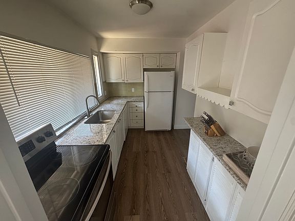 3rd image of 4294 Chateau De Ville Dr APT C
