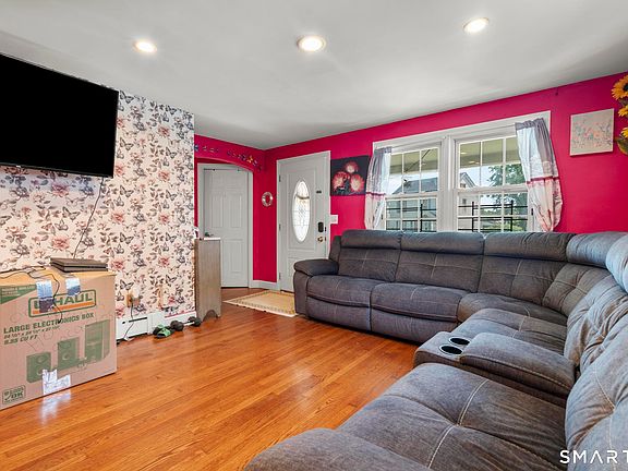 4th image of 60 Manor Avenue